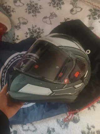 Casco de moto mas guantes
