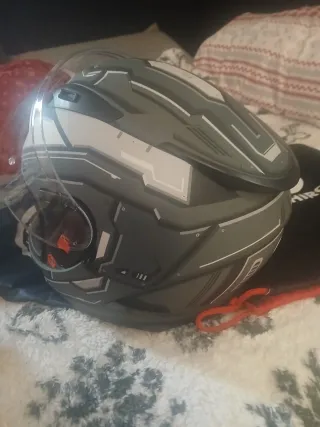 Casco de moto mas guantes