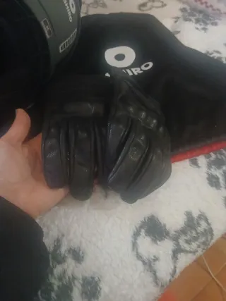 Casco de moto mas guantes