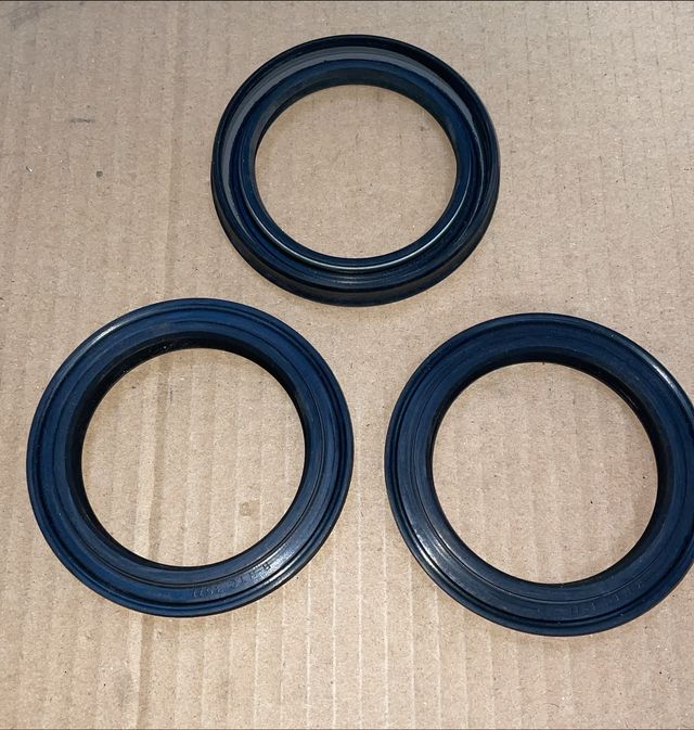 RTC3511 Reten Buje Delantero LAND ROVER