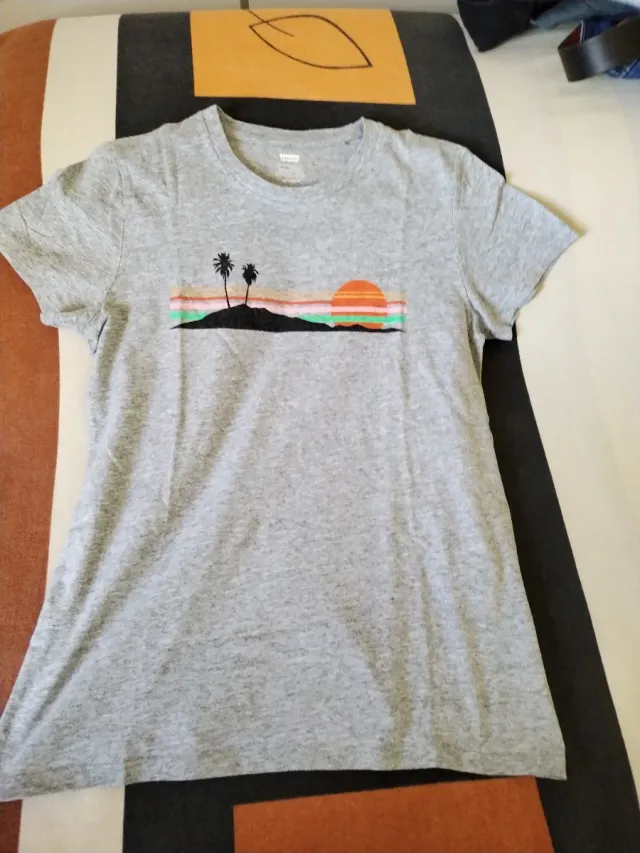 Camiseta mujer gris con estampado