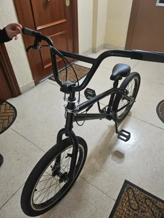 Bicicleta BMX Negra