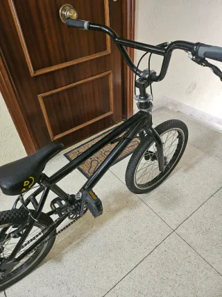 Bicicleta BMX Negra