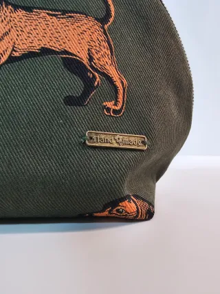 Neceser color verde estampado. Hecho a mano.