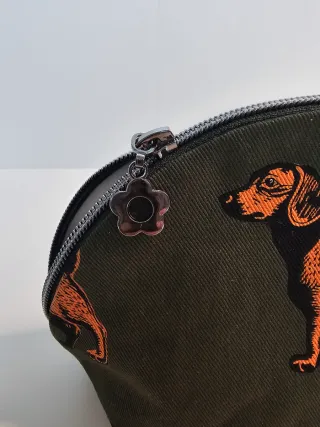 Neceser color verde estampado. Hecho a mano.