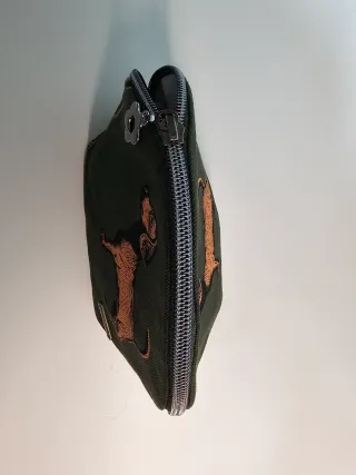 Neceser color verde estampado. Hecho a mano.