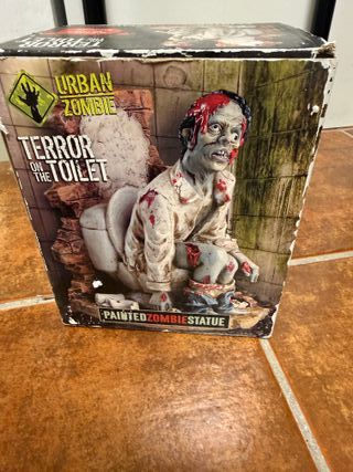 Figura Zombie Urban Terror On Toilet