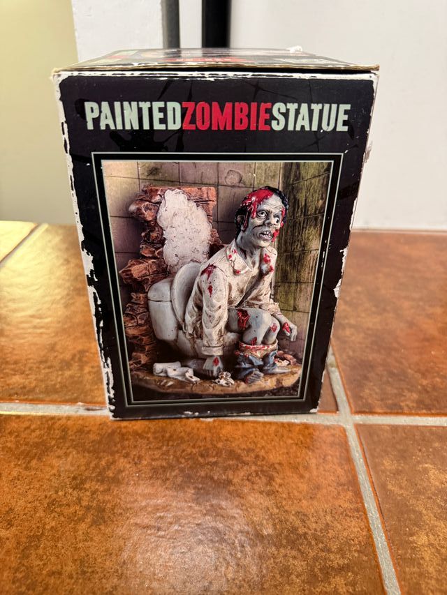 Figura Zombie Urban Terror On Toilet