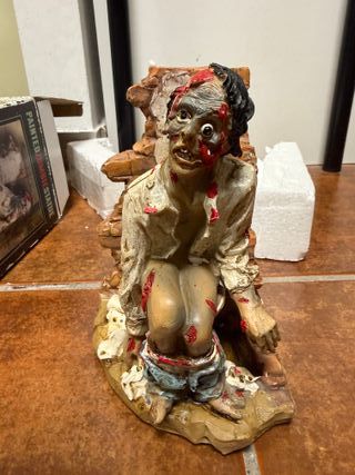 Figura Zombie Urban Terror On Toilet