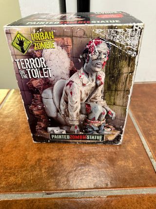 Figura Zombie Urban Terror On Toilet