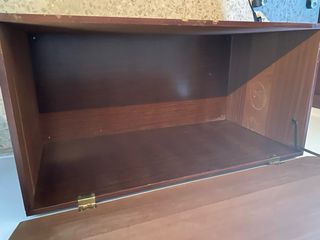 Baúl de madera tallado