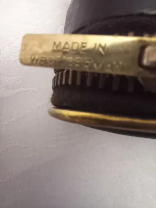 Portacipria e spazzola vintage ricamati