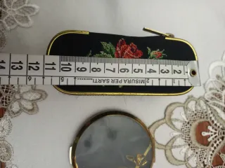 Portacipria e spazzola vintage ricamati