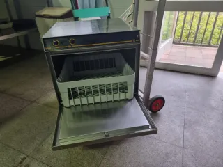 Lavavasos con bomba detergente y abrillantador