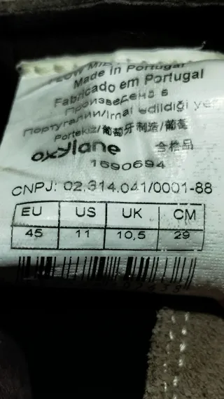 Botas de piel hombre grises.