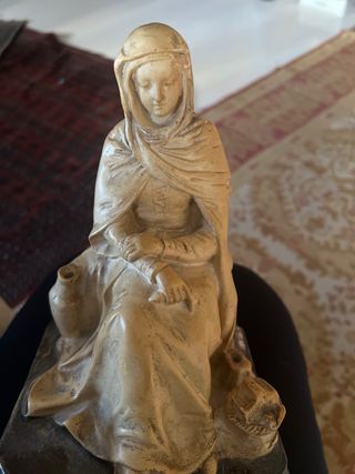 Figura de señora con jarra