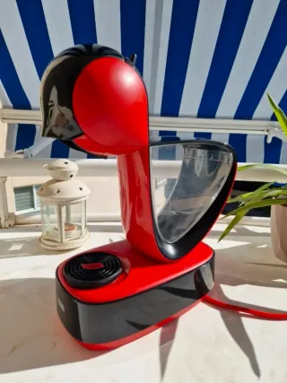 Cafetera Dolce Gusto Roja y Negra