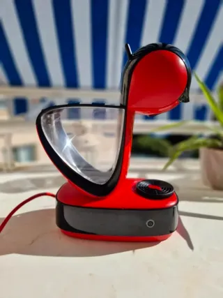 Cafetera Dolce Gusto Roja y Negra