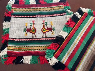 Piezas Alpujarreñas de lana, tejidas a mano