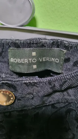 Pantalones Roberto Verino negros con estampado