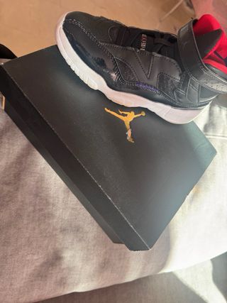 Tenis Jordan Niños Talla 35.5
