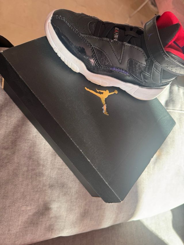 Tenis Jordan Niños Talla 35.5