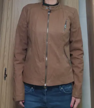 Cazadora polipiel marrón de marca