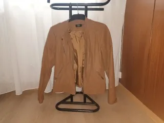 Cazadora polipiel marrón de marca