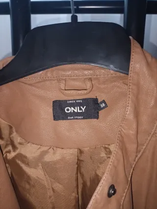 Cazadora polipiel marrón de marca