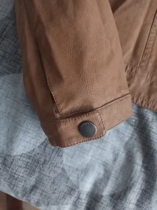 Cazadora polipiel marrón de marca