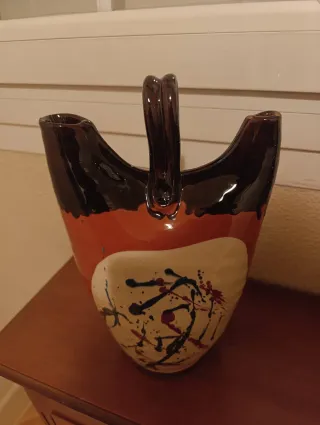 Botijo de barro artesanal