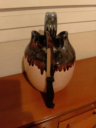 Botijo de barro artesanal