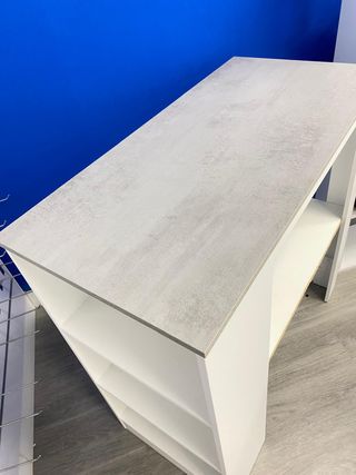 Estantería moderna blanca y gris