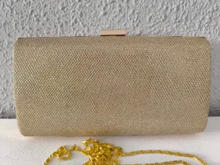 Bolso de fiesta dorado con cadena