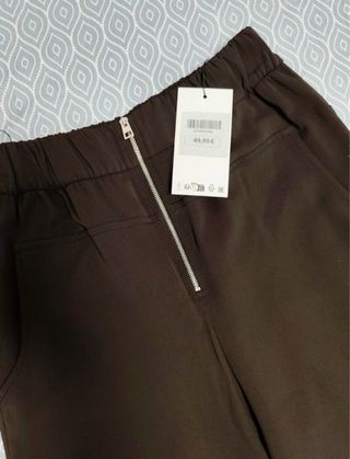 Pantalón con cremallera