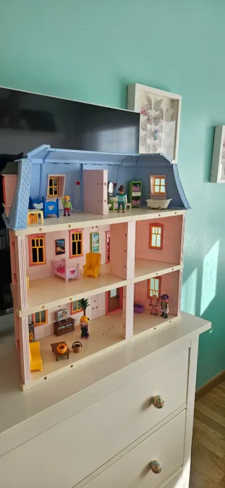 Casa Playmobil rosa y azul.