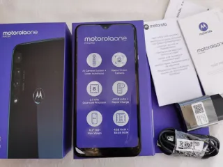 Motorola One Macro, Tripla fotocamera