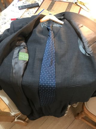 Traje Roberto Verino gris pantalón chaleco corbata