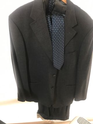 Traje Roberto Verino gris pantalón chaleco corbata