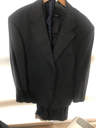 Traje Roberto Verino gris pantalón chaleco corbata