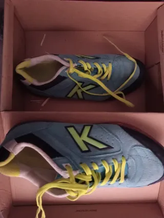 Zapatilla deportiva Kelme azul y verde