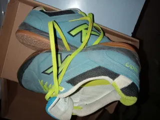 Zapatilla deportiva Kelme azul y verde