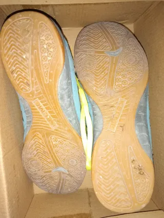 Zapatilla deportiva Kelme azul y verde