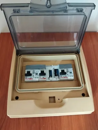 Scatola quadro elettrico con interruttori