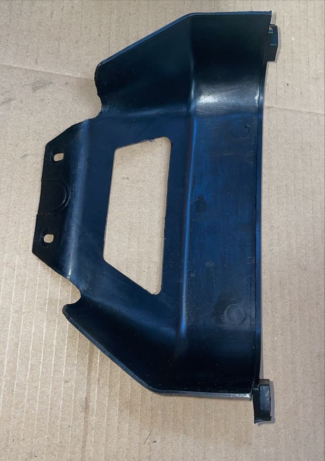 BTR9552 Cubierta Consola Radio LAND ROVER