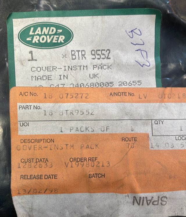 BTR9552 Cubierta Consola Radio LAND ROVER