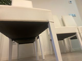 4 Sillas Piel Sintética Blancas patas madera