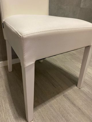 4 Sillas Piel Sintética Blancas patas madera