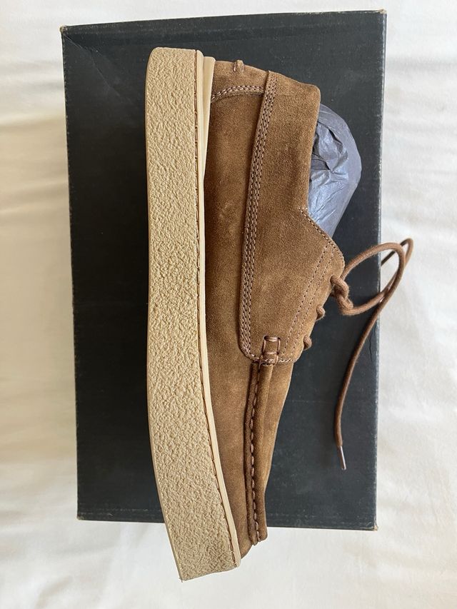 Zapato en piel de serraje Massimo Dutti