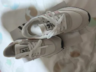 Adidas INIKI Beige y Rosa